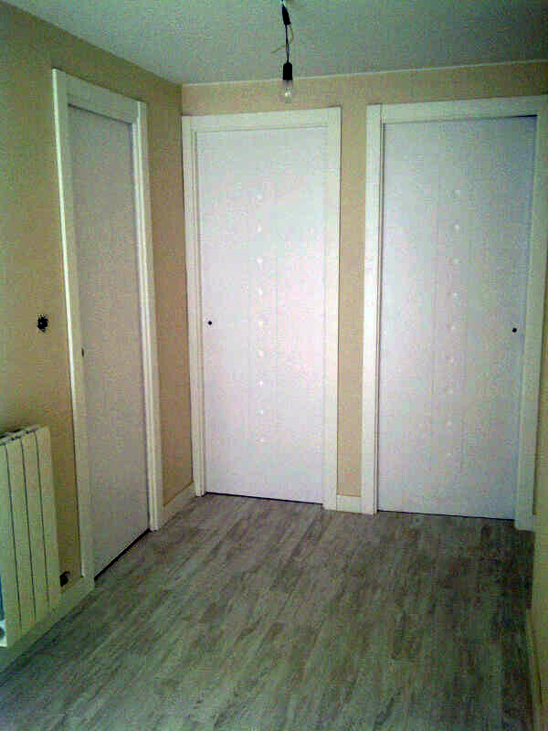 Tarima flotante y puertas BLANCOS