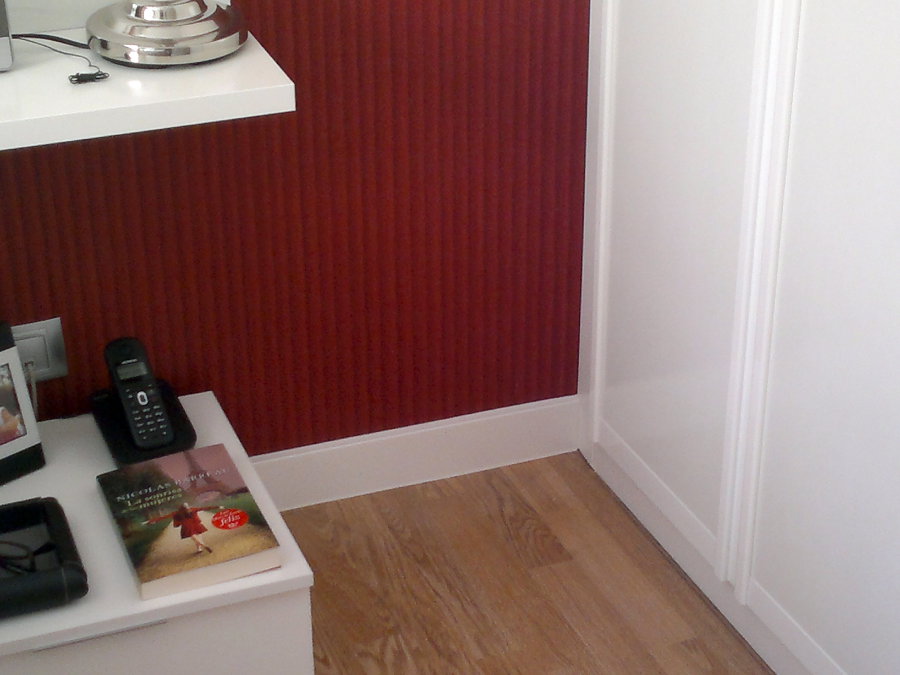 tarima laminada y rodapie lacado 