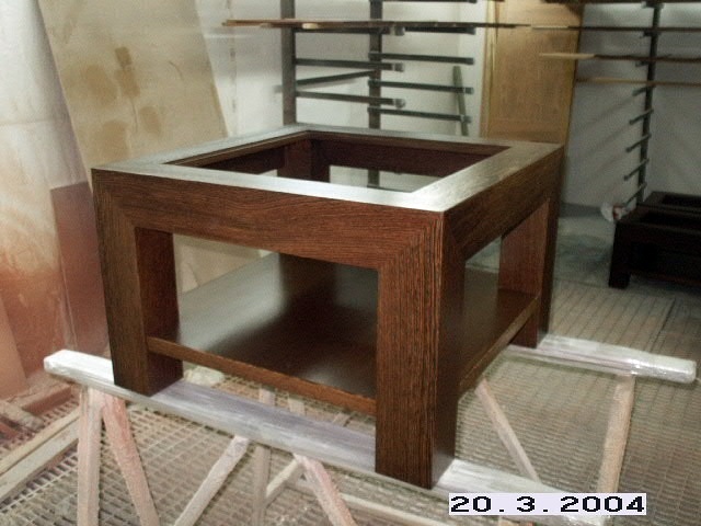 Taule de centre amb wengue massis