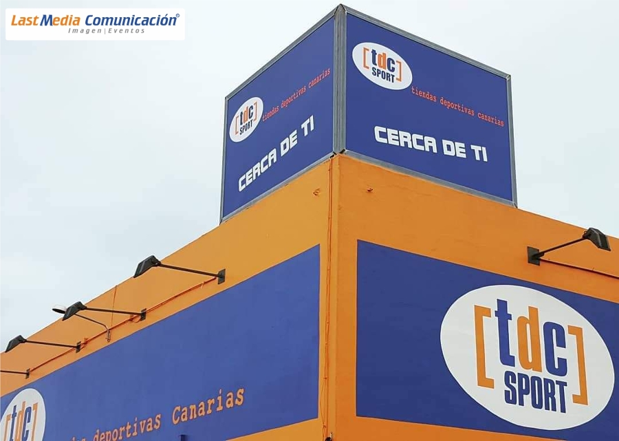 Diseño y rotulación de cartel en altura