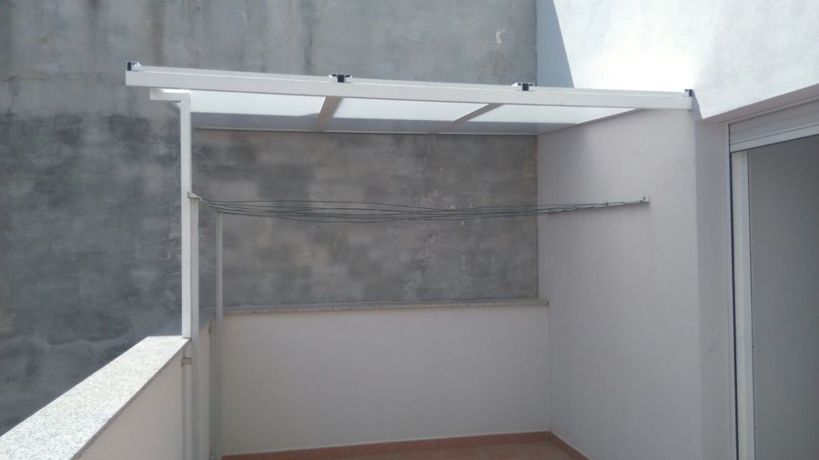 TECHADO DE ALUMINIO CON POLICARBONATO