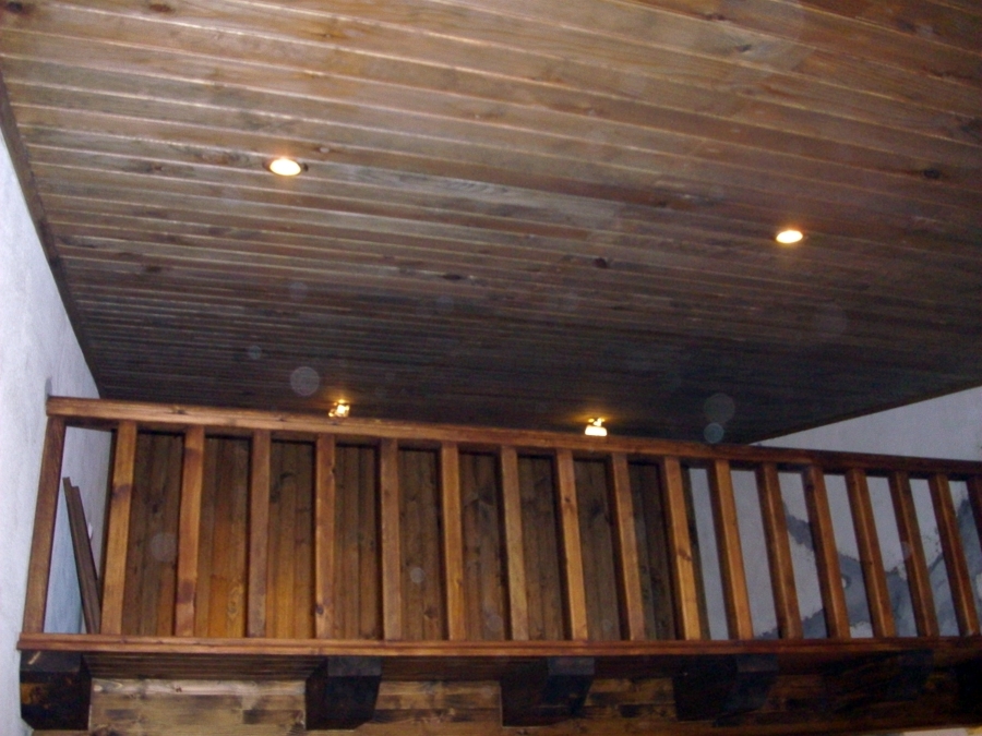 TECHO ACABADO EN FRISO DE ABETO