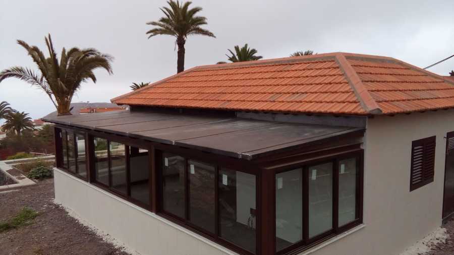 Techo cubierto de acero corten