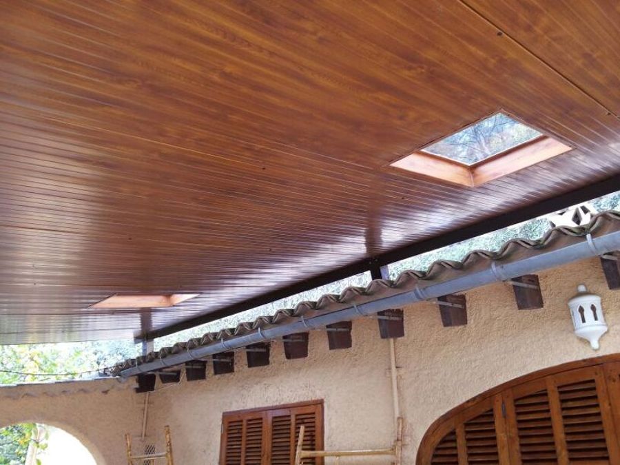 Techo con tragaluz interior madera