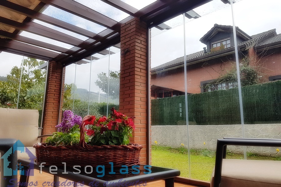 Acristalamiento sin Perfiles y Techo Fijo de Cristal