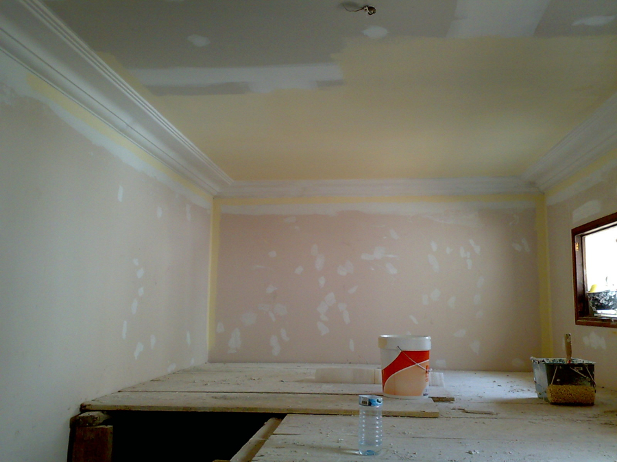 Techo de Pladur y moldura de escayola.