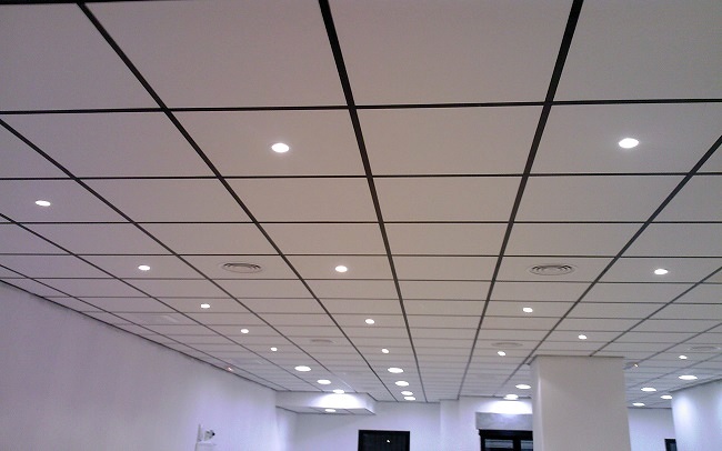 Techo registrable en salón de juegos