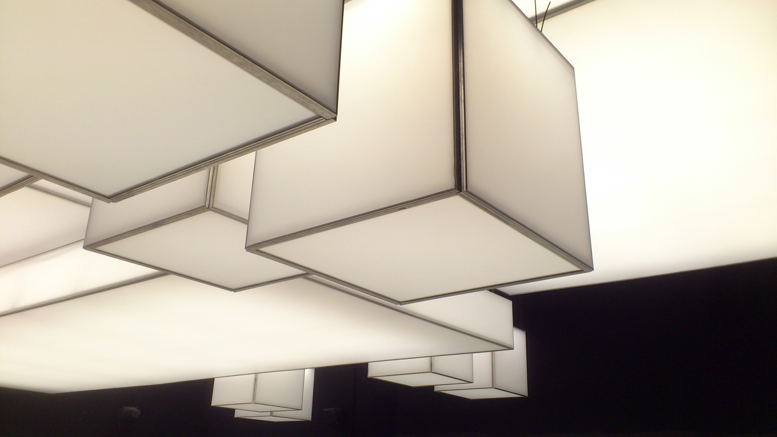 Techo tensado traslucido.