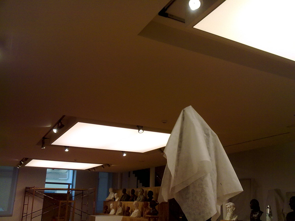 Techo tensado traslucido.