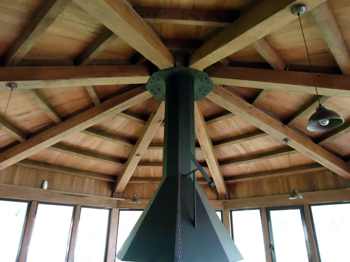 TECHOS DE ROBLE FRANCES CON CHIMENEA COLGANDO