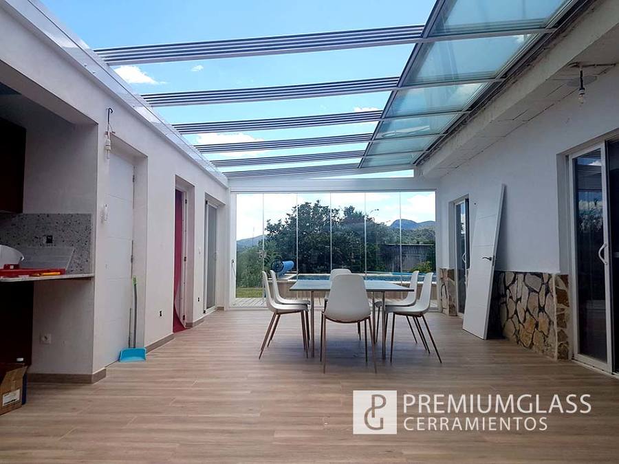 Porche cerrado con cristales