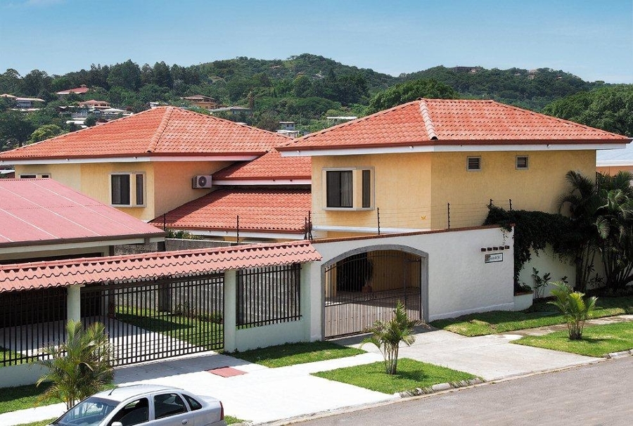 Teja plástica para toda clase de edificaciones