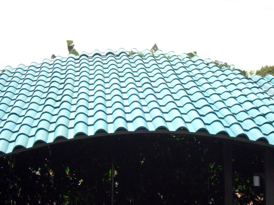 Teja plástica vista de cerca