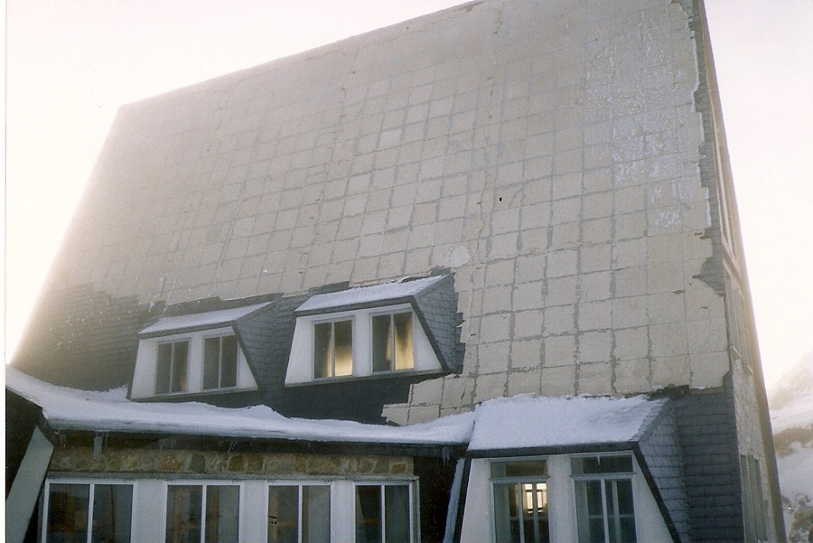 Tejado antes de repararlo, 