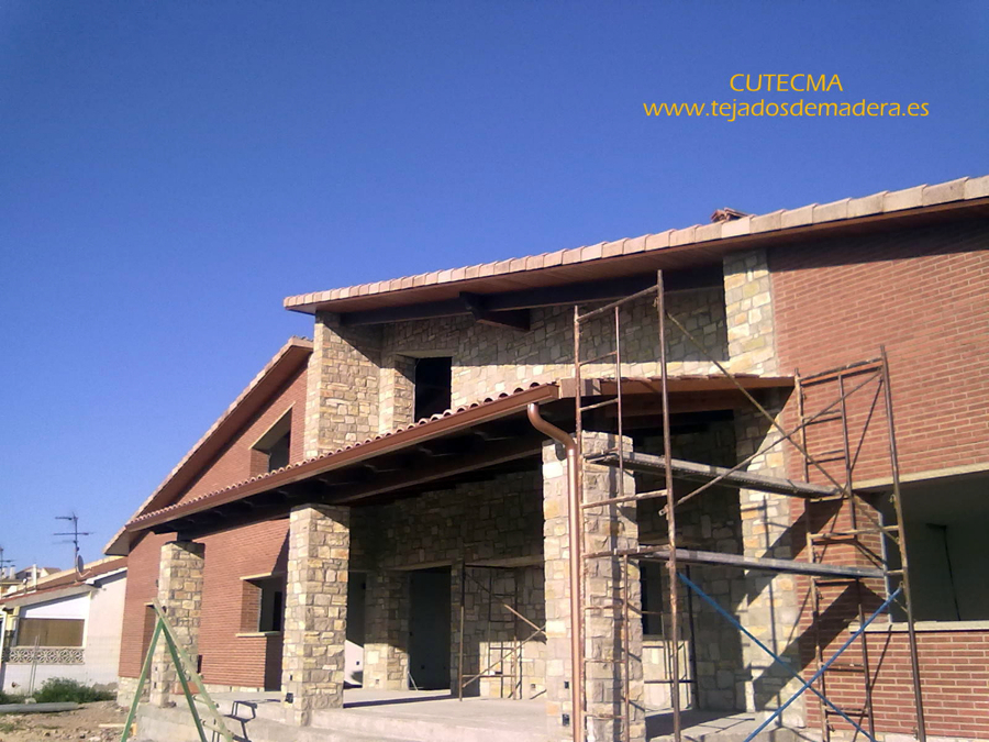 Tejado de madera acabado