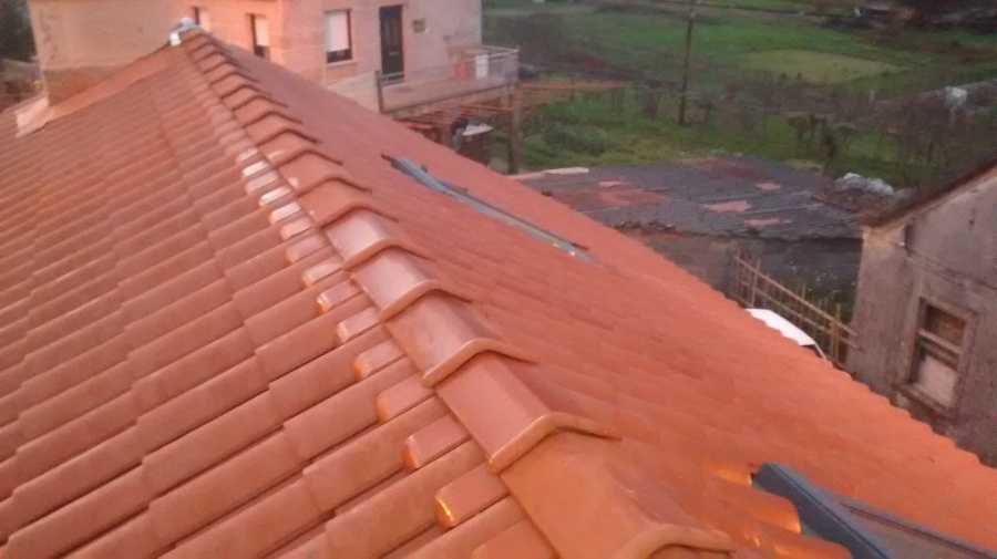 Tejado de teja mixta.