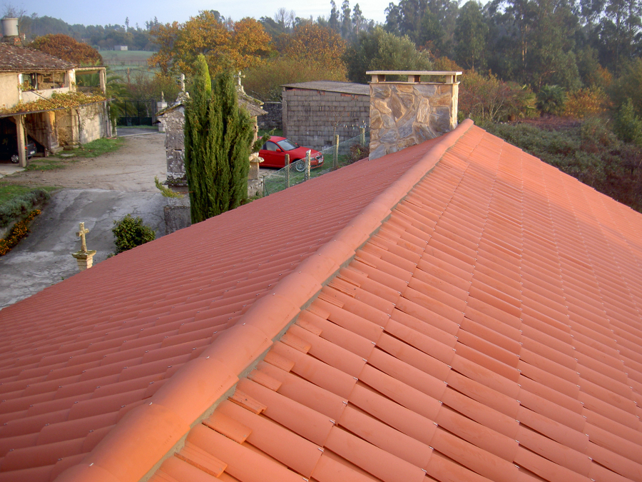 tejado en teja ceramica curba