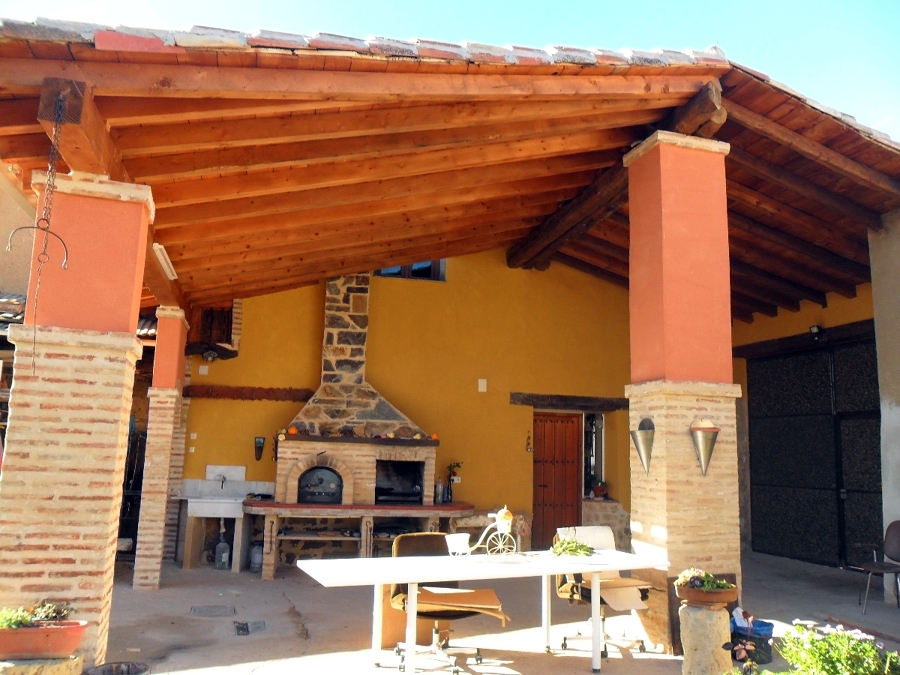 tejado,patio exterior, horno pereruela mas parrilla, cloumnas,