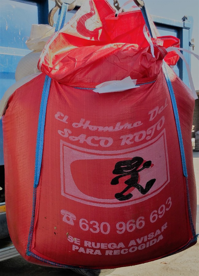 Sacos de escombro EL HOMBRE DEL SACO ROJO