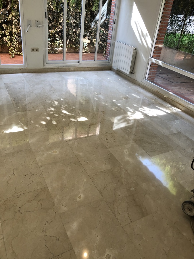 PULIDO Y ABRILLANTADO DE SUELO DE MARMOL