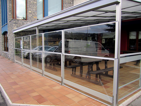 Terraza de hostelería en Villaviciosa (Asturias)