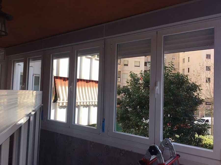 CERRAMIENTO DE TERRAZA OSCILOBATIENTE EN RPT 60