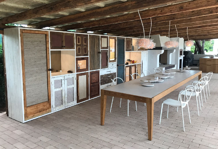 Aparador y mesa para terraza exterior