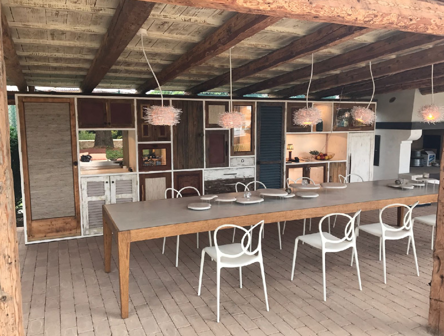 Aparador y mesa para terraza exterior