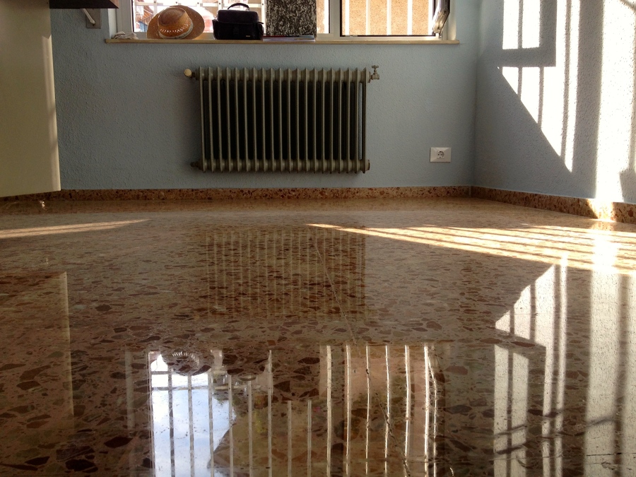 Terrazo pulido.