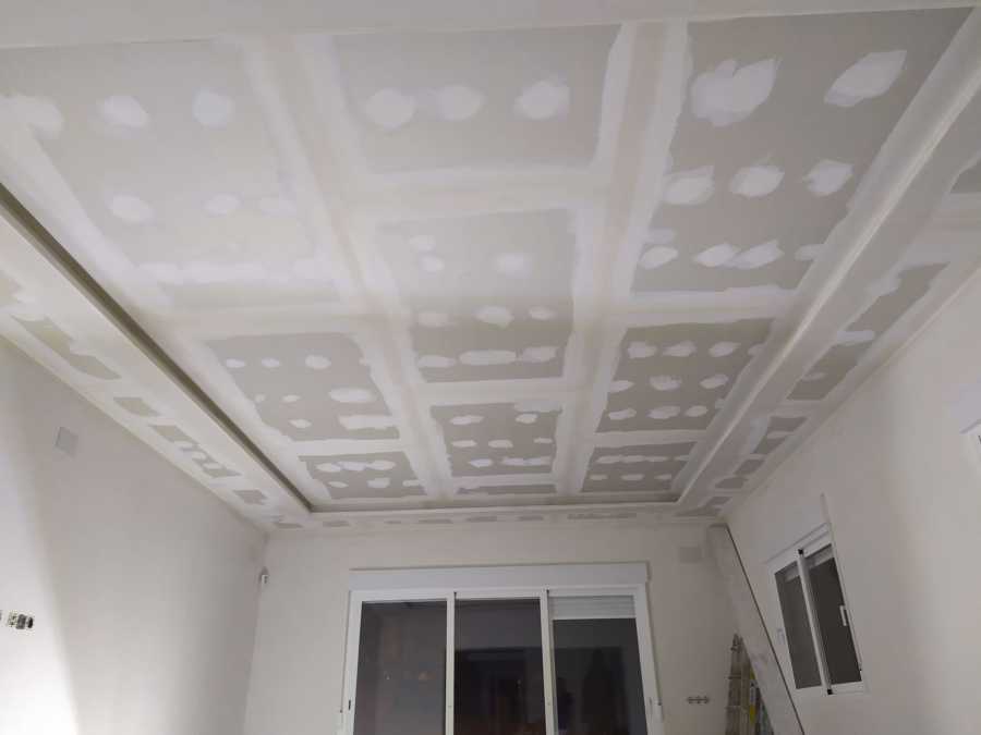 falso techo de pladur con luz indirecta