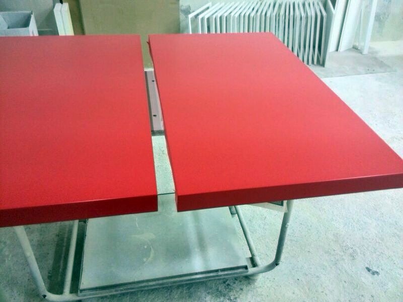 Tiradores de puerta lacados en rojo 