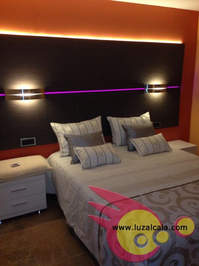 Tiras Led cambio de color en cabecero.