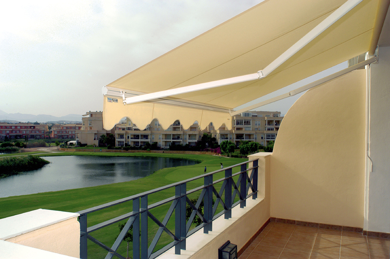 Toldo brazos invisibles.