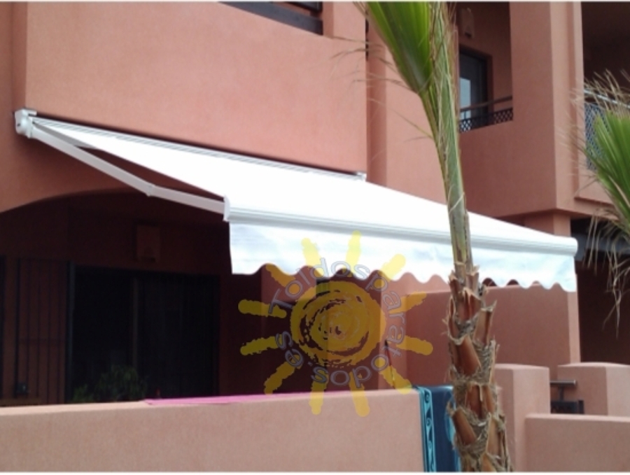 Toldo con motor, toldo cofre con mando a distancia