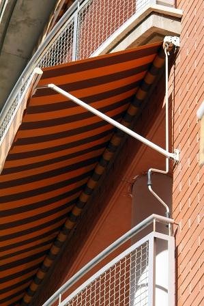 Toldo de Punto Recto con Tensión