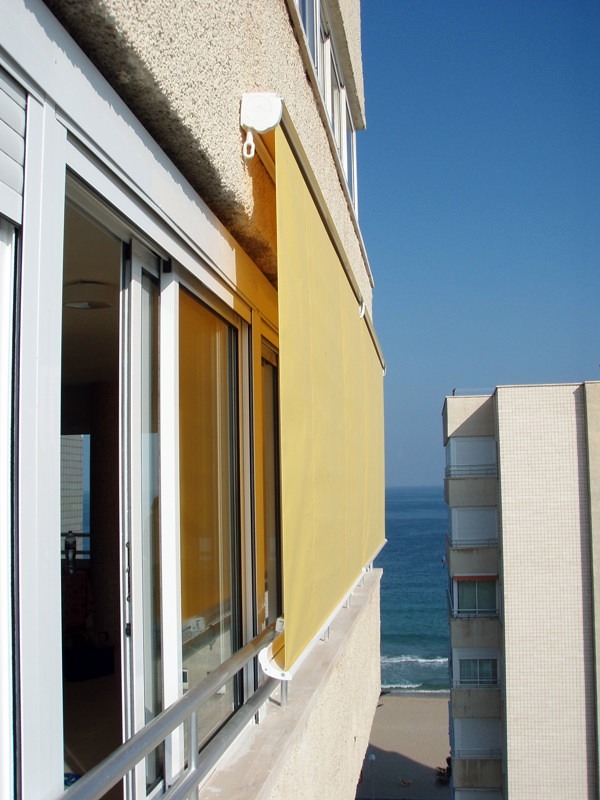 TOLDO ESTOR EN FACHADA