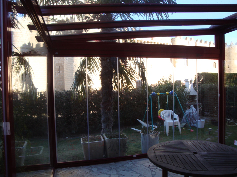Toldo pérgola con cerramiento acristalado