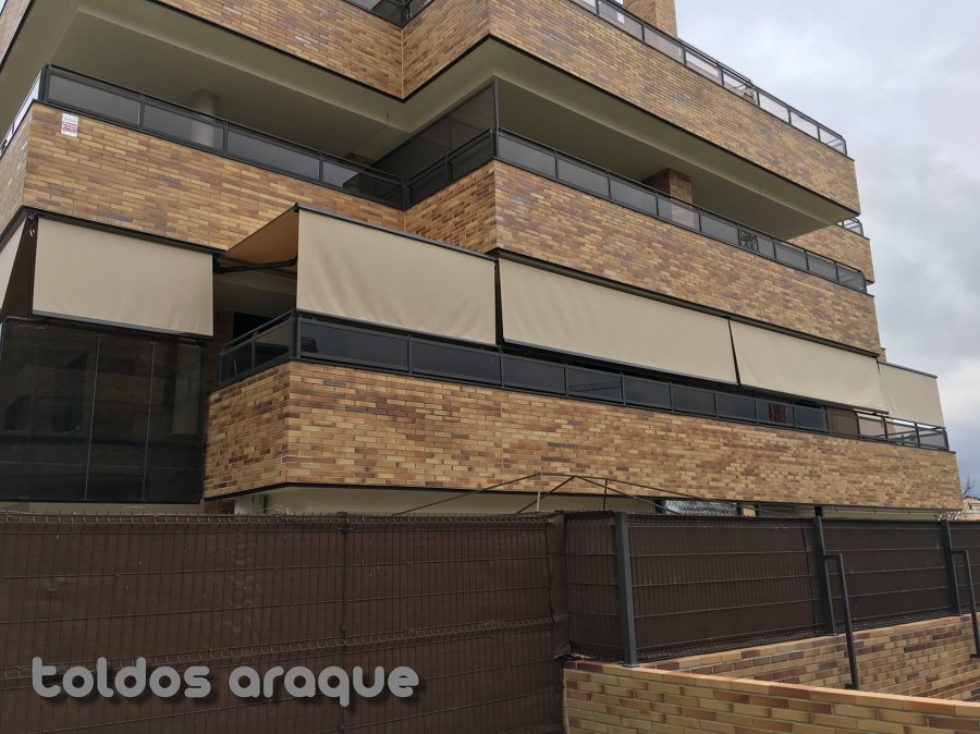 Instalacion de 13 toldos en Pinto - Madrid. 