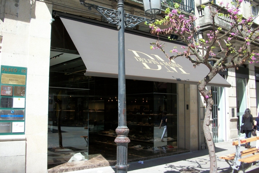 Toldos modelo cofre, motorizado y automatizado