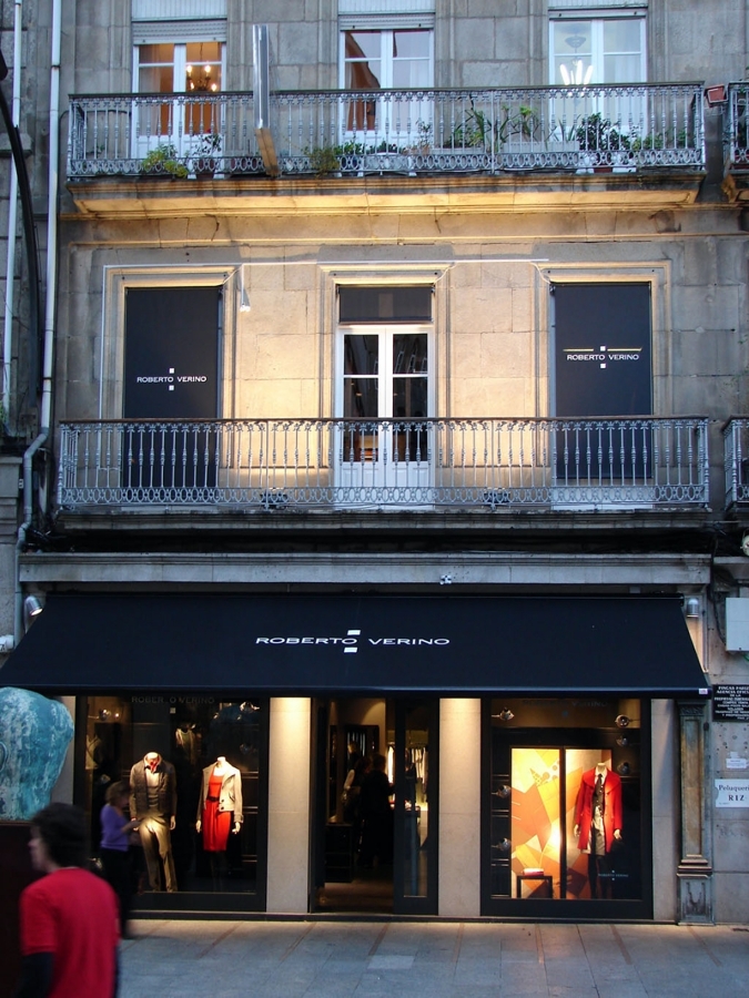 Toldos modelo cofre y verticales en 1ª planta