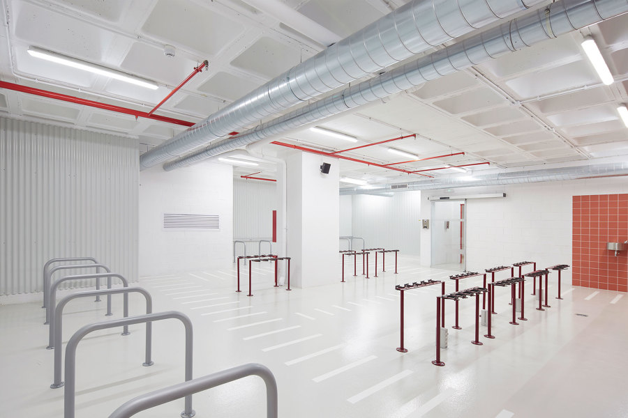 Reconversión de unos trasteros en aparcamiento para vehículos ligeros en un edificio de oficinas propiedad de Inmobiliaria Colonial.