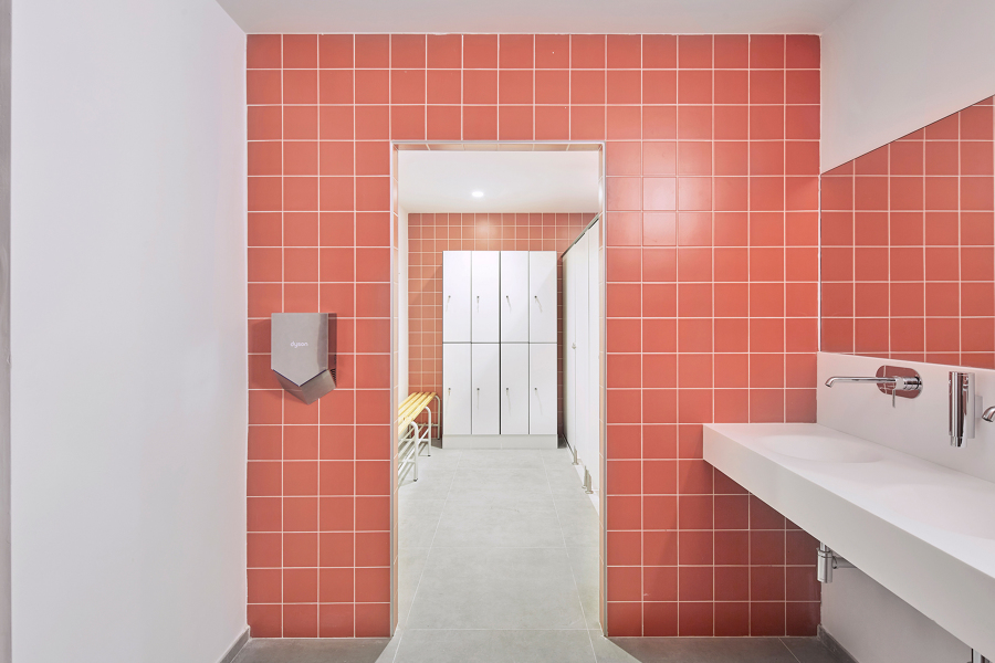 Reconversión de unos trasteros en aparcamiento para vehículos ligeros en un edificio de oficinas propiedad de Inmobiliaria Colonial.