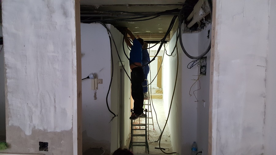 Trabajos de Electricidad, Pintura, Albañilería, etc. Antes.