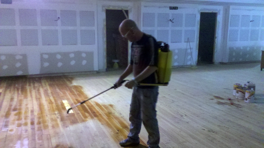 Trabajos relizados en teatro en vitoria desbaste y tratamiento polilla y termitas