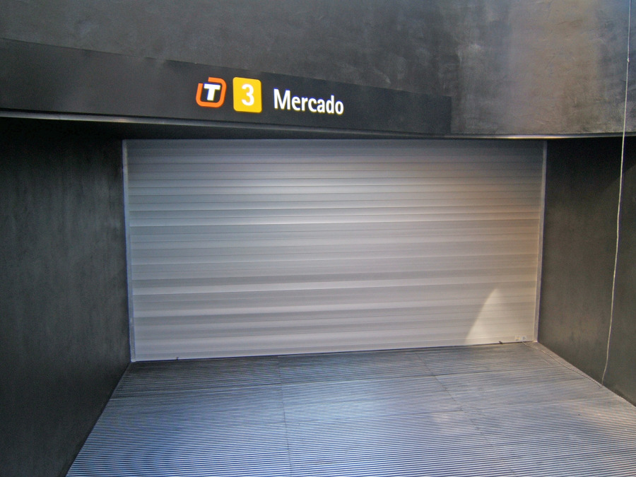 Puerta enrollable para comercio o residencial