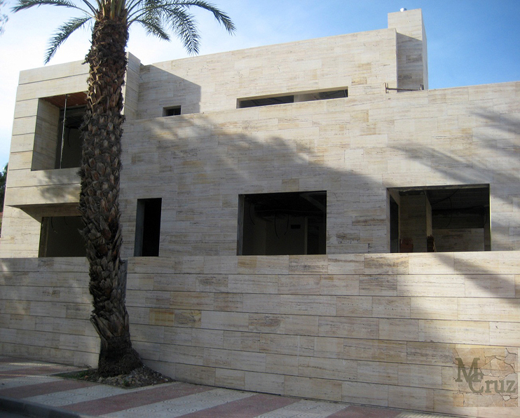 Revestimiento de casa en mármolTravertino amarillo cara canto al corte