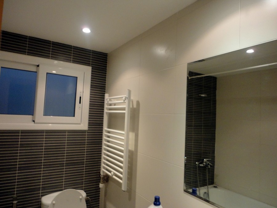 ultimo trabajo realizado pintura techo en baño