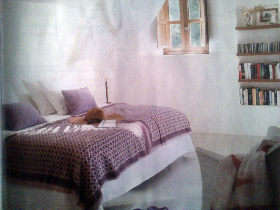 Un dormitorio con calidez