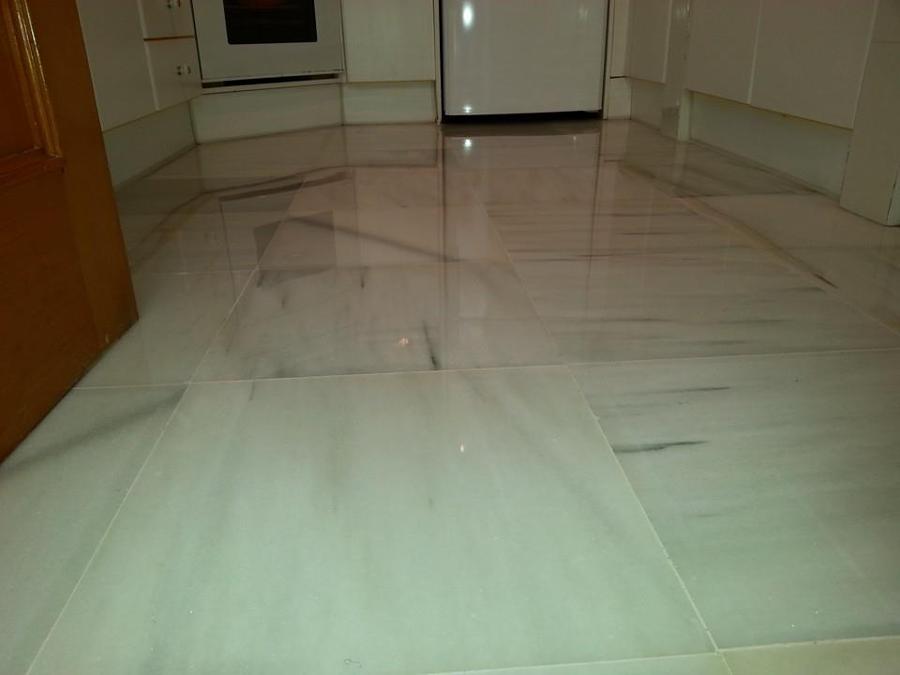 Una cocina con brillo y nada de resbalar.. 