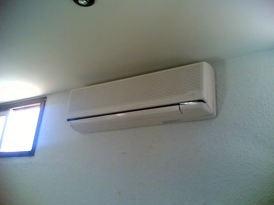unidad interior instalada en salon